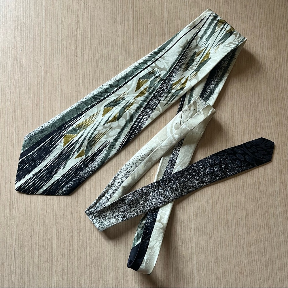 💕2/$30 💕Bachrach Screenplay By Martin Wong 100% Silk Tie